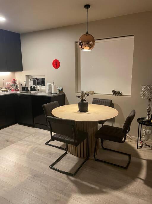 Beautiful Apartment Near Airport Njarthvik Eksteriør bilde